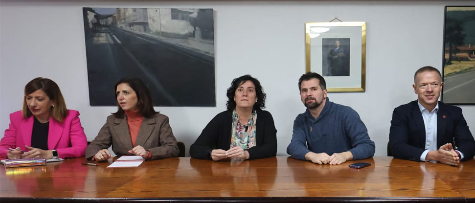 Esther Pe&ntilde;a llama a la tranquilidad a los vecinos de las Merindades y anuncia m&aacute;s guardias civiles en pocos meses