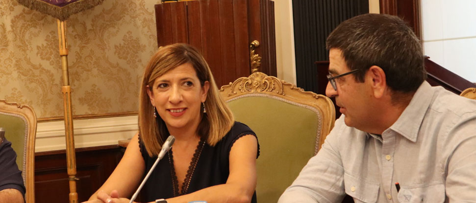 El PP vota en contra de convocar ya 10 plazas de bombero de la RPT de la Diputaci&oacute;n porque la propuesta socialista critica la desidia de la Junta